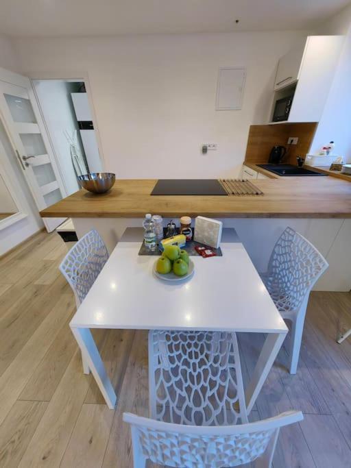 Haas Slepa, Centre, Parking, Courtyard Apartment